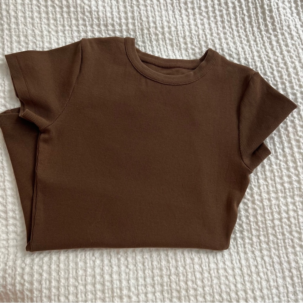 Djerf Avenue Daily T-Shirt Ribbed in Cocoa